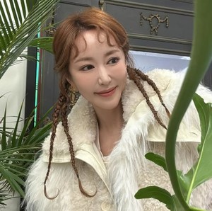 슈, 공항서 난동 피운 ‘女 연예인’ 폭로… "독방 끌려가"