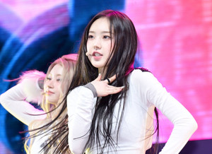 [포토] 키키 이솔 '머리카락 휘날리며'