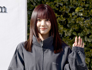 [포토] 에스파 닝닝 '친절한 손인사'