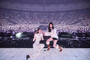 다비치 콘서트, 이번엔 '명함 번호' 논란… "연락 삼가달라"