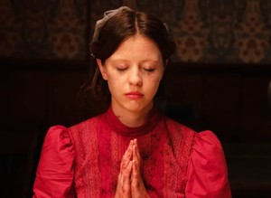 Mia Goth Ordered to Testify Amid On-Set Assault Allegations from Extra