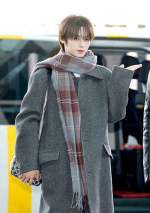 [포토] 투어스 한진 '목도리로 따뜻하게'