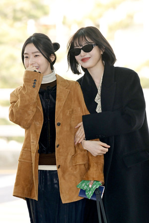 [포토] 레드벨벳 아이린-조이 '다정한 출국'