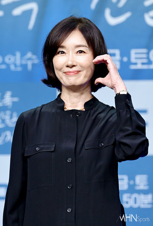 오연수, 아들 건강 악화에 긴급 미국行..."밥 못 먹어"