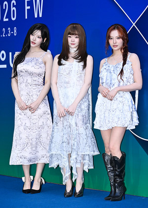 [포토] 빌리 시윤-츠키-문수아 '여신 자태'