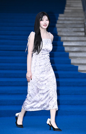 [포토] 빌리 시윤 '발 끝까지 러블리'