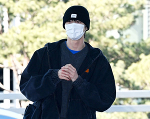 [포토] 변우석 '잘생김은 가리고'