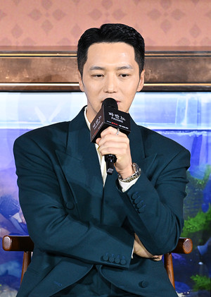 [포토] 변요한 '파반느의 요한 기대하세요'