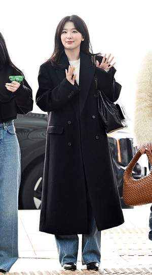 [포토] 레드벨벳 슬기 '모던한 롱코트 공항패션'