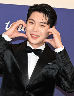 [포토] 손태진 '여심 흔드는 볼하트'