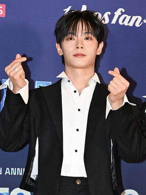 [포토] 루시 신예찬 '심쿵 하트'