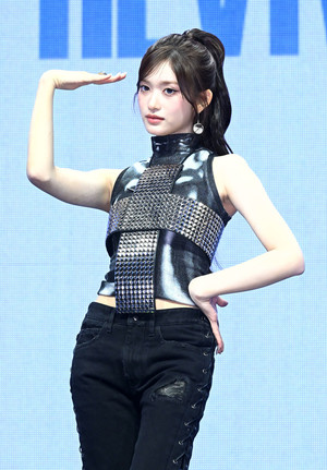[포토] 아이브 이서 '성숙해진 분위기'