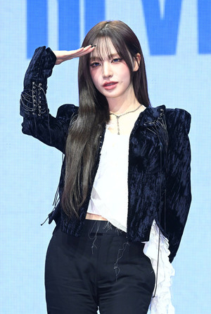 [포토] 아이브 리즈 '눈빛에 홀려'