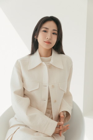 이이담, 넷플릭스 3연타 흥행 주역... 장르 넘나드는 '장르 소화제' 등극 - 뉴스 썸네일 이미지