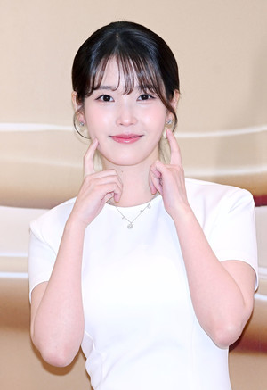 [포토] 아이유 '귀여움 콕 예쁨 콕'