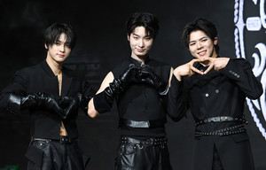 [포토] 빅오션 '데뷔 첫 쇼케이스에서 날리는 하트'