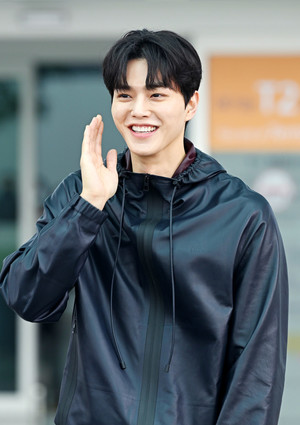 [포토] 송강 '윙크 대신 꽃미소'