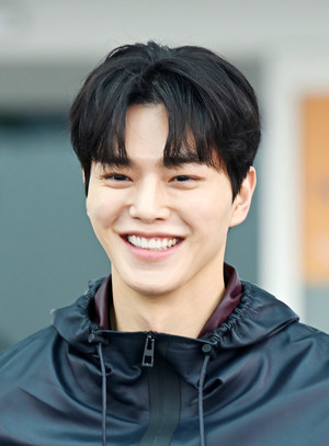 [포토] 송강 '웃음만 나는 얼굴'