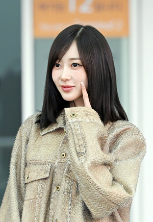 [포토] 에스파 지젤 '시선 사로잡는 깃털 디테일'