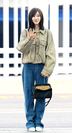 [포토] 에스파 지젤 '파리 패션쇼 다녀올게요'