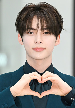 [포토] 제로베이스원 성한빈 '사랑에 빠지는 순간'