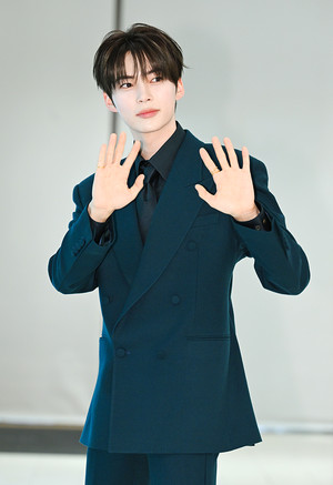 [포토] 성한빈 '돌아보면 두근두근'