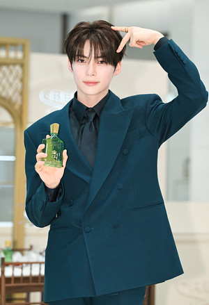 [포토] 성한빈 '향기로운 햄냥이'