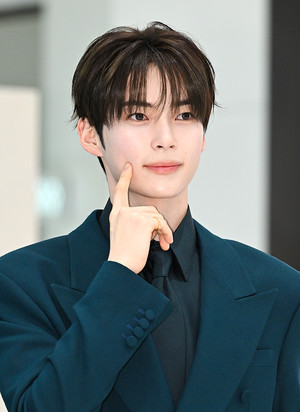 [포토] 제로베이스원 성한빈 '볼콕 재밌다'