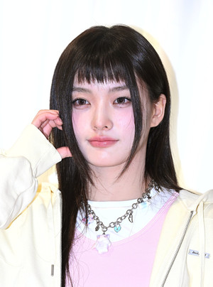 [포토] 아일릿 이로하 '핑크빛 하트'