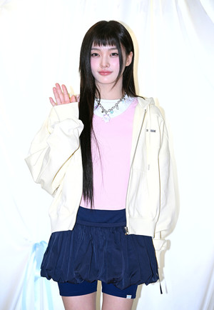 [포토] 아일릿 이로하 '핑크빛 봄패션'