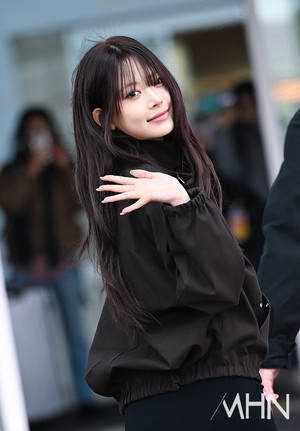 르세라핌 홍은채, 황금막내가 팜므파탈 여신으로!...'도파민 팡팡 미모' [MHN영상]