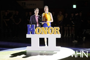 [mhn포토] 양효진, 현대건설 이한우대표와 함께 - 뉴스 썸네일 이미지