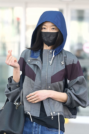 [포토] 전지현 '하트 날리며 파리로'