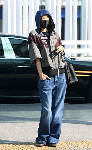 [포토] 전지현 '아침 햇살 받으며 출국'