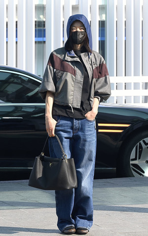 [포토] 전지현 '마스크로 민낯 사수'