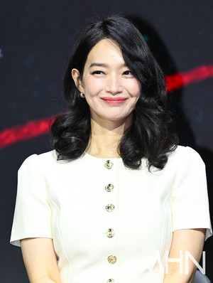 シン・ミナ、普段の素顔を披露「思ったよりも下手だった」とバッグデコで自己反省