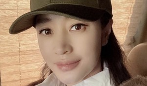 김혜수, 11살 연하 男 배우에게 선물 받았다..."오 마이 갓" - 뉴스 썸네일 이미지