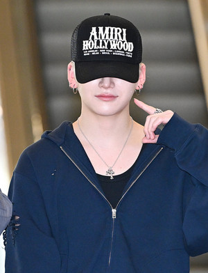 [포토] 앤팀 유마 '캡모자에 다 가려지는 얼굴'