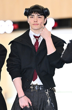 [포토] 앤팀 마키 '상남자의 볼콕'