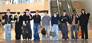 [포토] 앤팀 '개성 만점 공항패션'