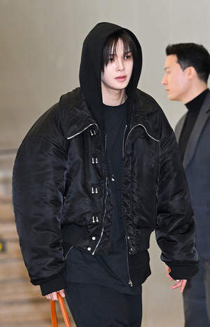 [포토] 앤팀 케이 '올블랙 시크 공항패션'