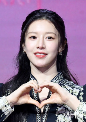 Go Yoon-jung Candidly Admits, "Life Is Easier Because I'm Pretty"—Hong Jin-kyung Left Speechless on 'Manitto Club'