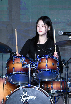 [포토] 레이턴시 현진 '드럼 여신 등극'