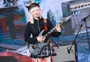 [포토] 무대를 즐기는 레이턴시 지원