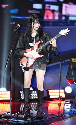 [포토] 레이턴시 희연 '매력의 기타리스트'