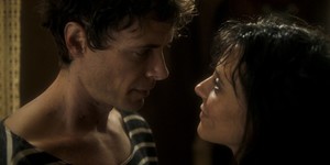 원인불명 전염병 확산→정부 봉쇄 당했다…오늘(19일) 공개되는 '바디 호러 로맨스' 정체