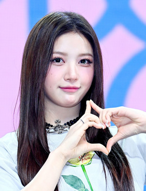 [포토] 베이비돈크라이 쿠미 '독창적 하트'