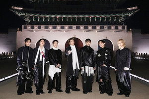 '무대를 입는 시대'…BTS 컴백 공연이 보여준 K-팝의 방향 [MHN 뭐 입었지]