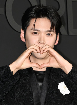 [포토] 라이즈 은석 '여심 저격 하트'