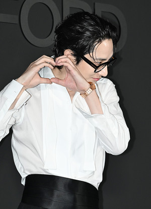 [포토] 이수혁 '수줍은 하트'